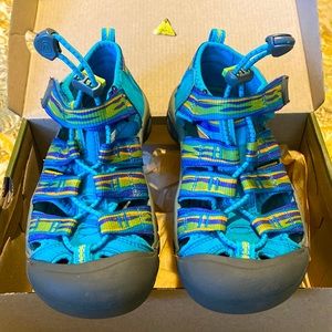 Keen youth sandals